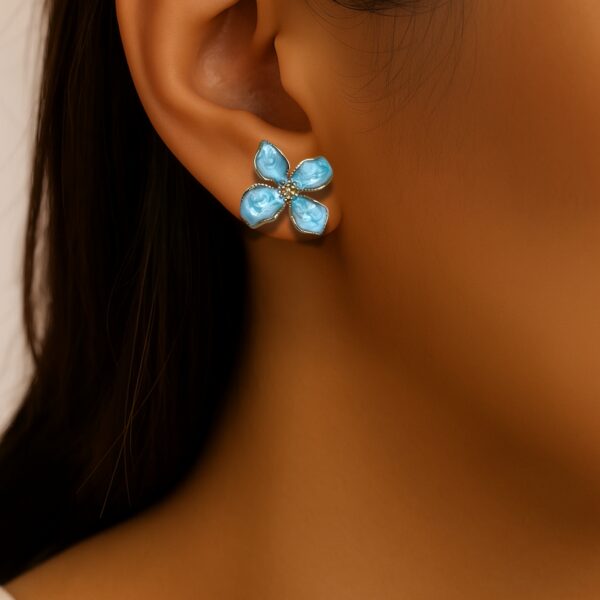 Ocean Blue Bloom – Floral Stud